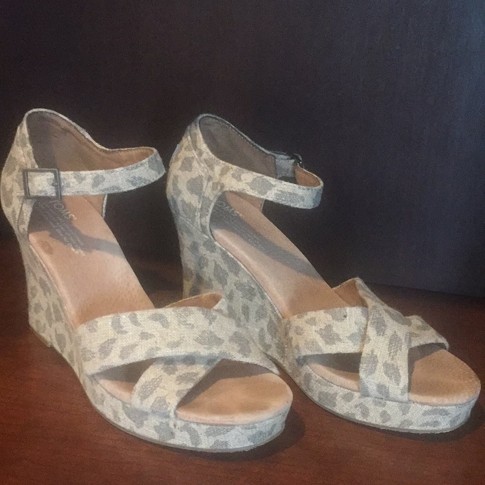 Toms wedge animal print criss cross sandal size 10